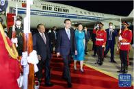 李克强抵达金边出席东亚合作领导人系列会议并对柬埔寨进行正式访问